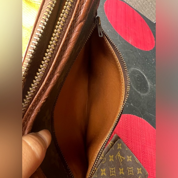 Louis Vuitton vintage sports pouch🌙 - Picture 12 of 15